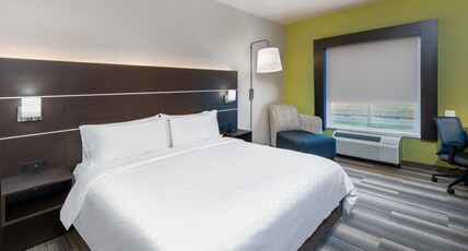 Holiday Inn Express & Suites PICAYUNE-STENNIS SPACE CNTR.  Room Type - 1 King Bed Standard Mobil Access Tub