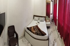 Tiwary Guest House