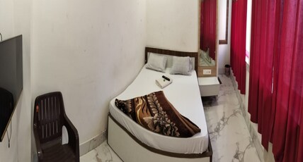 Tiwary Guest House Room Type - Deluxe Room