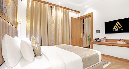Arison Luxury (10 mins drive to airport) Room Type - Premium Room Arison Luxury (10 mins drive to airport) Room Type - Premium Room