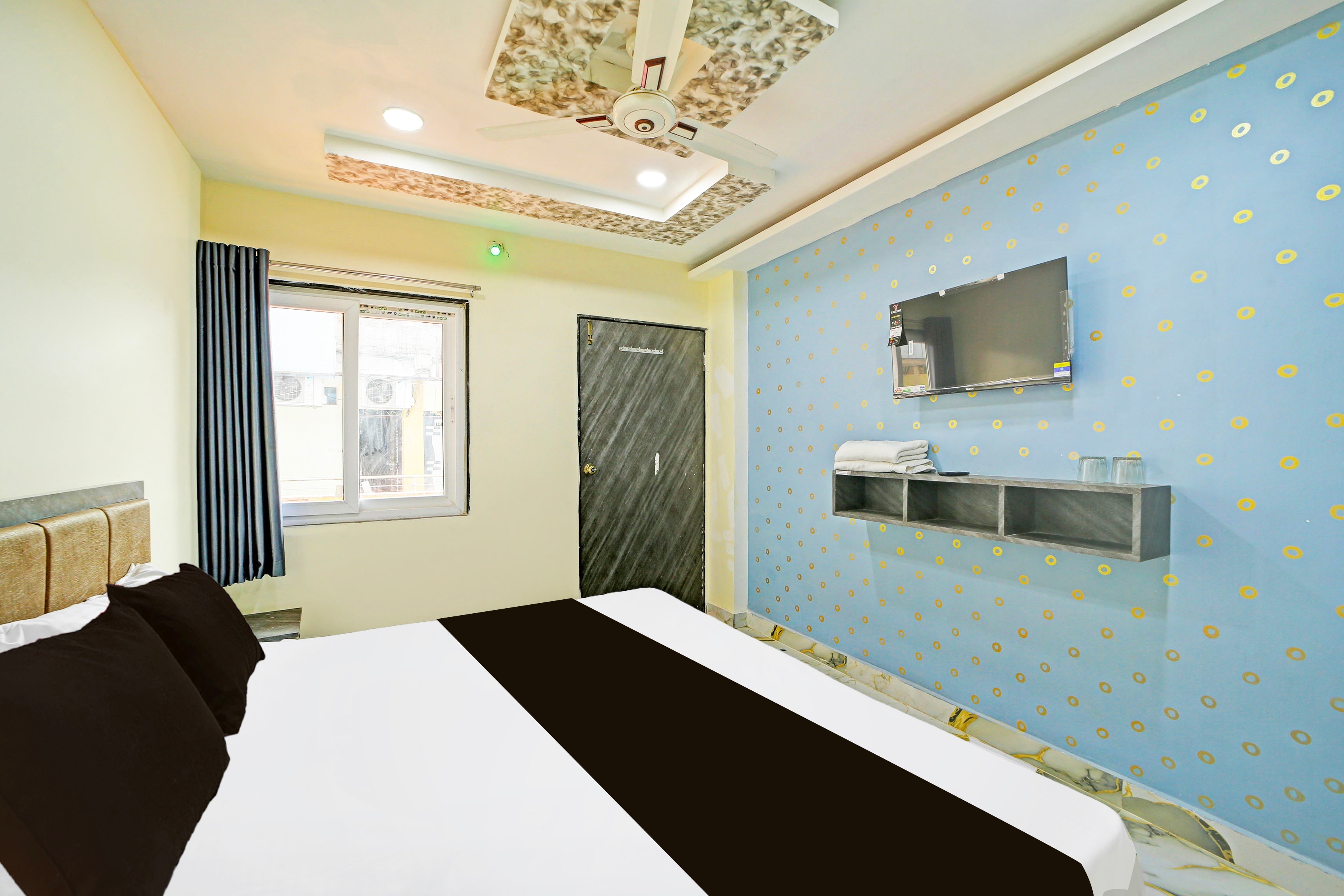 Hotel O Tanatan Premium - Tap to explore photos