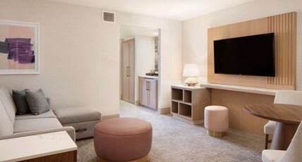 Hilton Santa Monica Hotel & Suites Room Type - 1 KING SUITE CITY VIEW