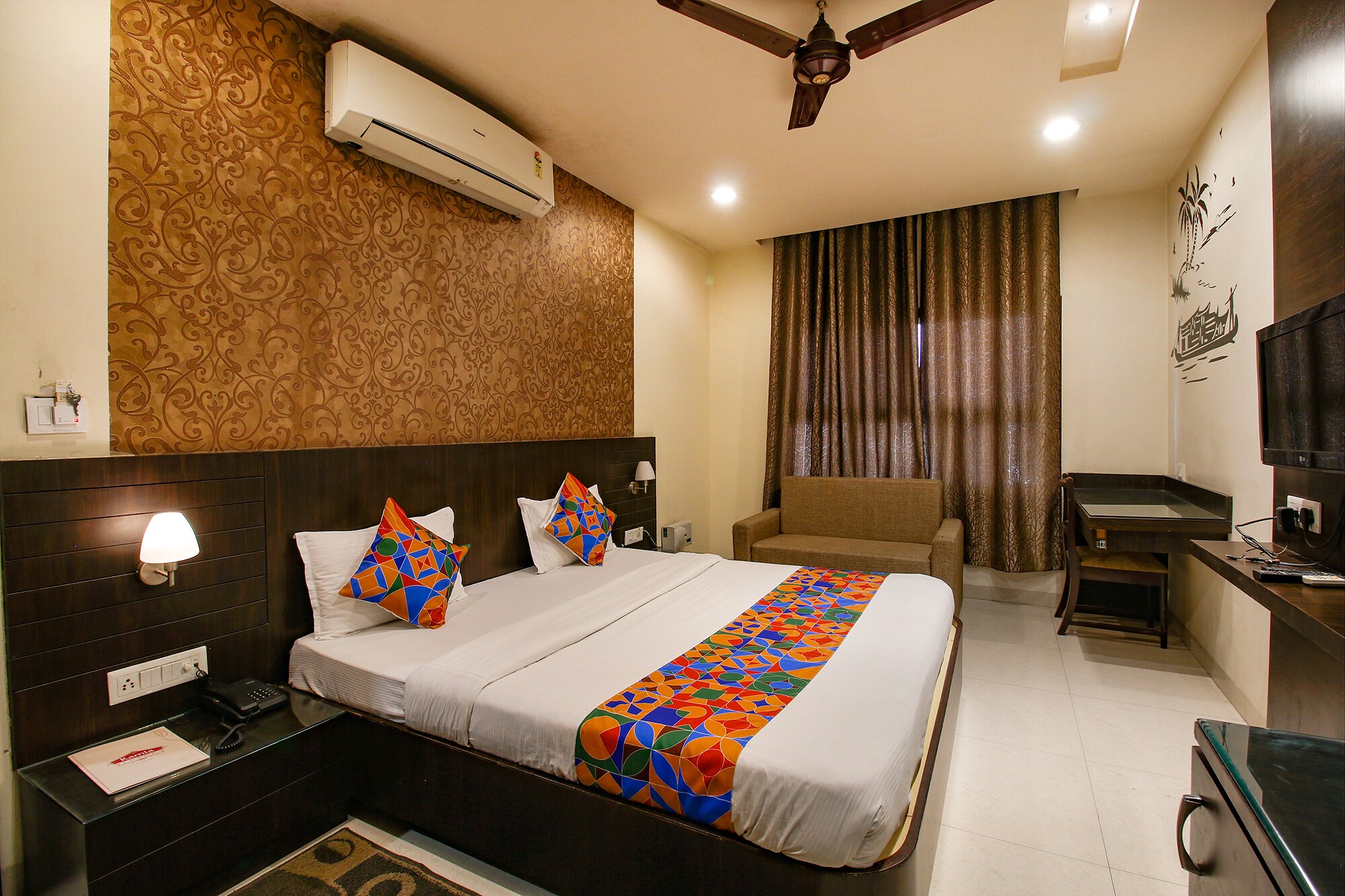 FabHotel Kamla Regency - Rani Kamlapati Station - Tap to explore photos