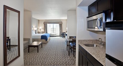 Holiday Inn Express & Suites DEMING MIMBRES VALLEY Room Type - 1 King Suite Addl Living Area Sofa Bed