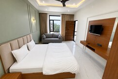 Hotel Heera Palace