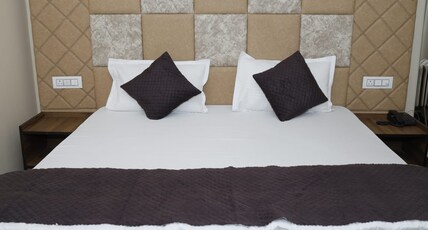 Doon Sanskaram Hotel Room Type - Deluxe Room with Mountain View