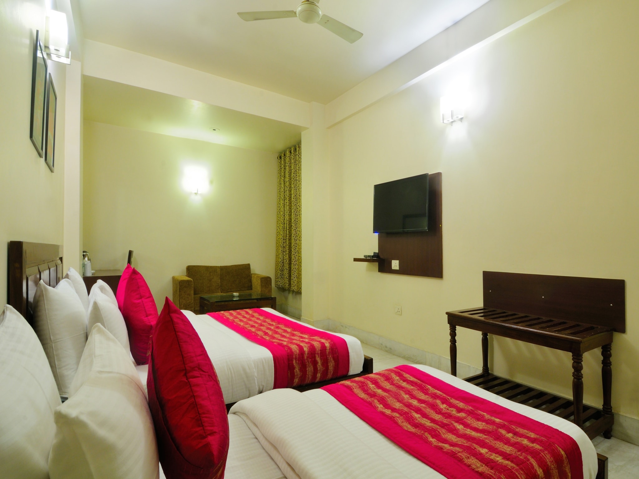 Hotel Shanti Villa - Tap to explore photos