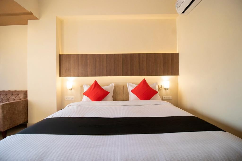 Hotel Rudrakash - Tap to explore photos