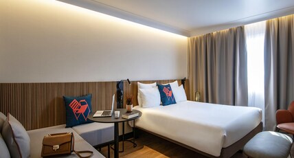 Novotel Nice Arenas Aeroport Room Type - Superior room with a double bed