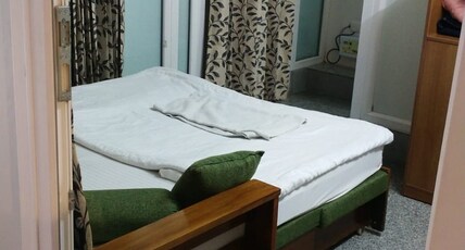 NUAB House-Fortis/MAX/MEDANTA/Paras/HUDA Met Room Type - Superior Double Room
