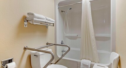 Best Western Sunday House Inn Room Type - 2 Queen Beds, Mobility Accessible, Bathtub, Non-Smoking, Full Breakfast