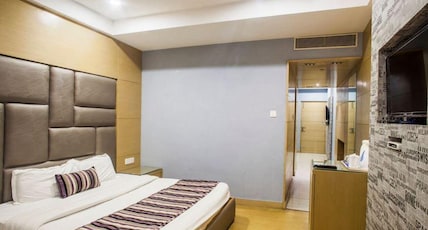 Hotel Royal Castle Room Type - Deluxe Room (Early Check-In & 20 percent Discount on Food) Hotel Royal Castle Room Type - Deluxe Room (Early Check-In & 20 percent Discount on Food)