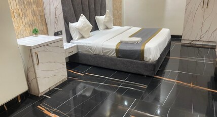 Amber Continental (Near Satellite Bus Stand). Room Type - Suite Room With Bathtub