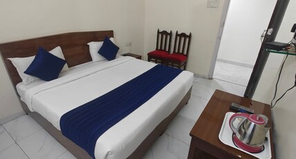 Hotel Great Punjab Room Type - Deluxe AC Room