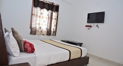 Hotel Shri Karni Palace And Restaurant Room Type - Deluxe Room