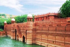 WelcomHeritage Bal Samand Lake Palace 