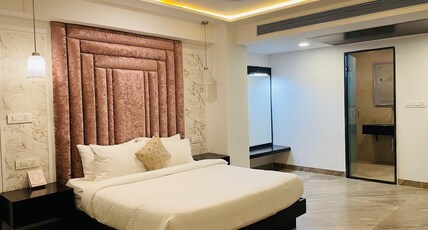 Hotel Kadamb Tree Room Type - PRESEDENTIAL SUITE WITH JACUZZI