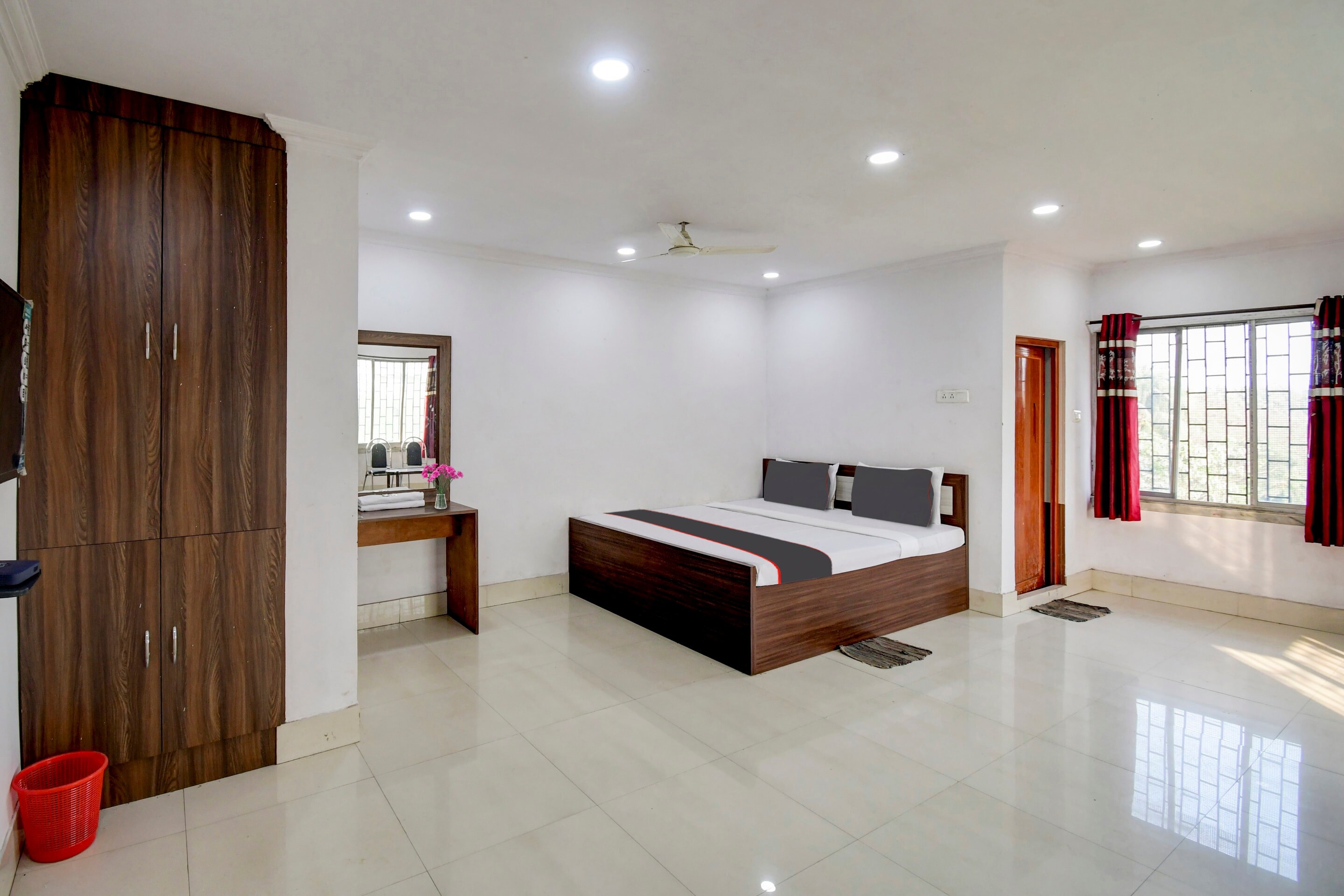 Hotel O OTAILE STAYS - Tap to explore photos