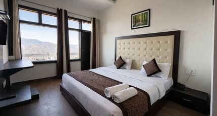 Cozy Pine Kanatal by Tavisha Room Type - Premium Valley View Room