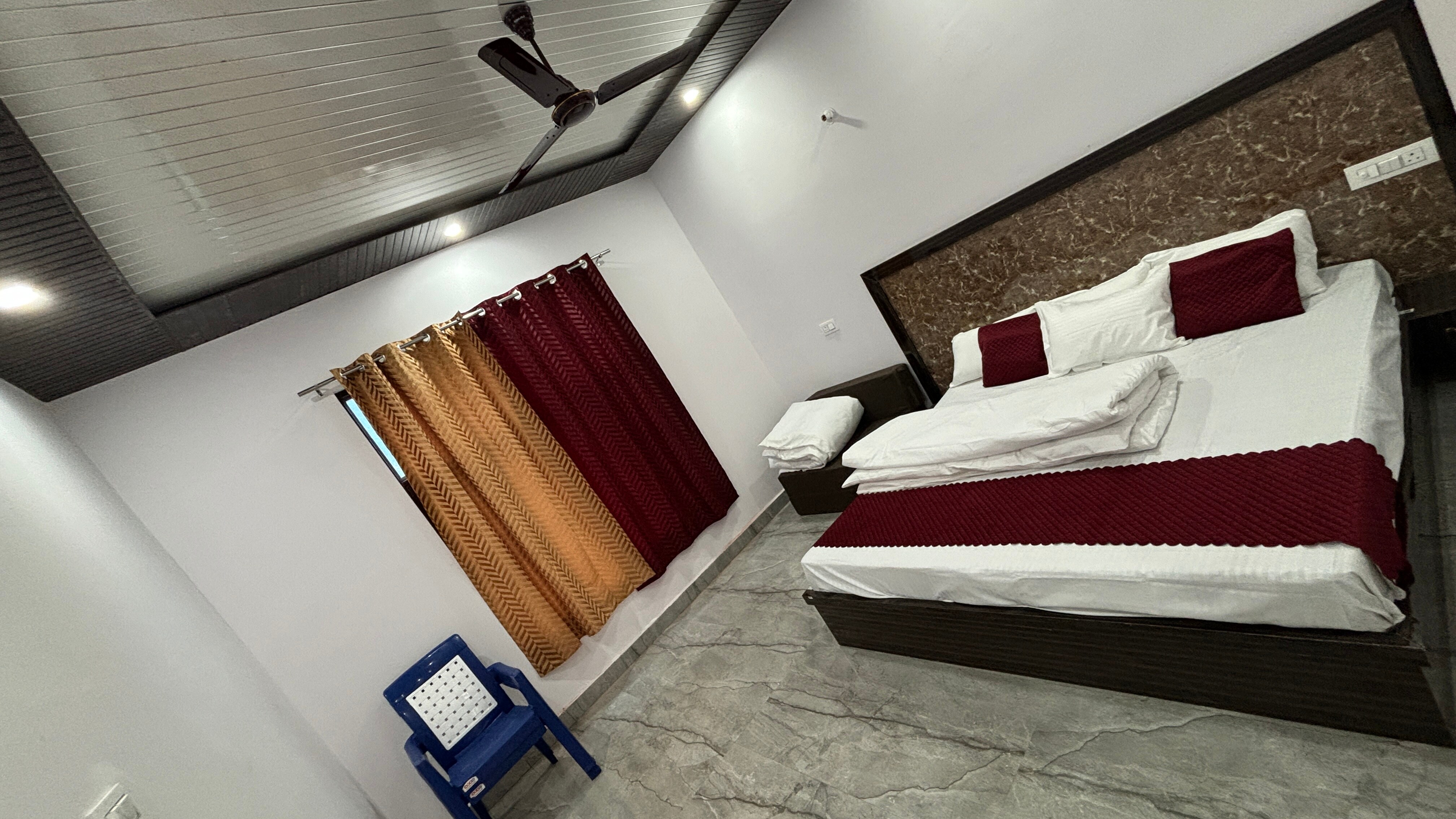 Hotel rudraksh - Tap to explore photos