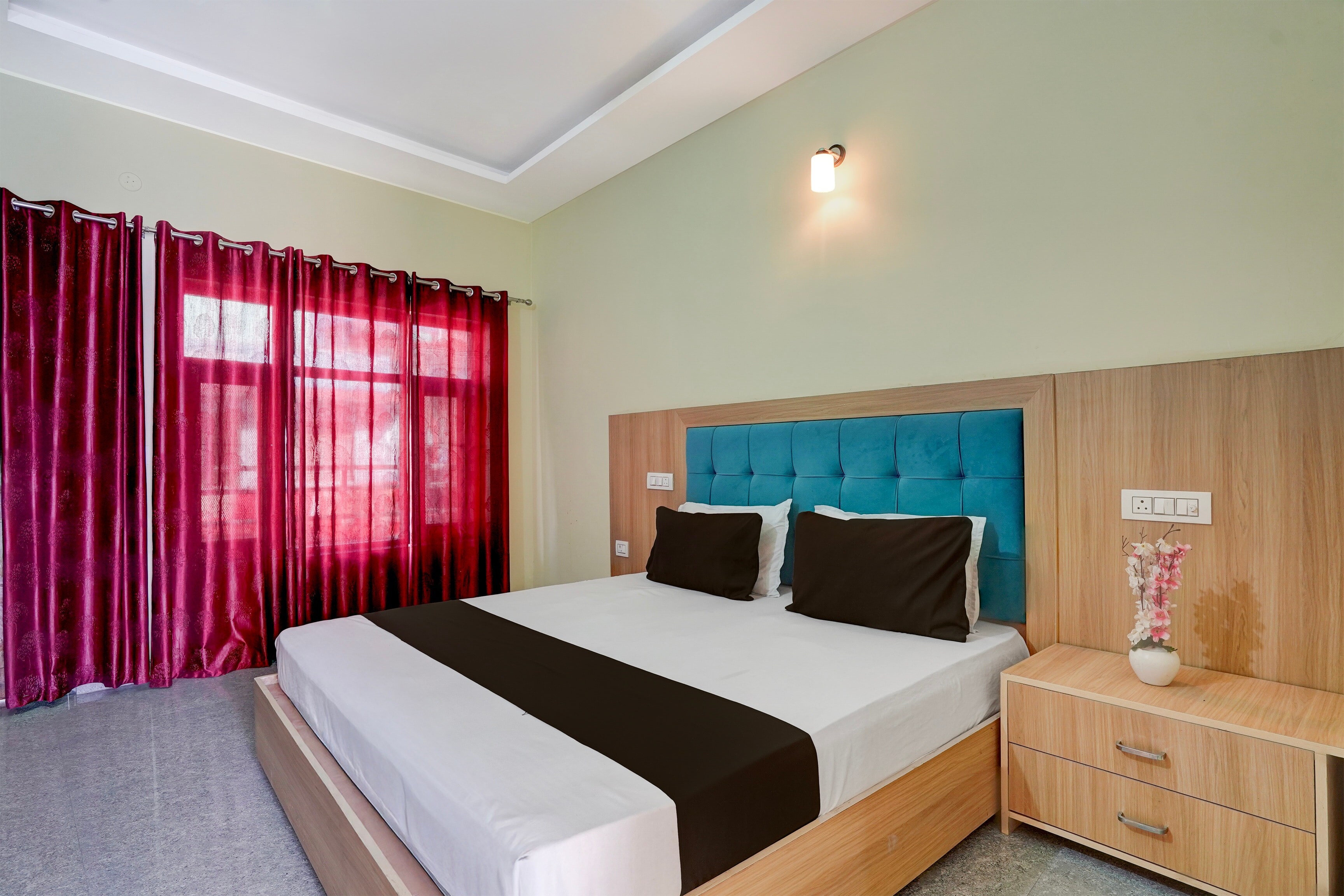 SPOT ON by OYO The Paradiso Inn - Tap to explore photos