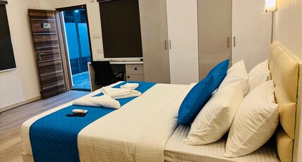 The hiltton suites hotel Room Type - Deluxe Room