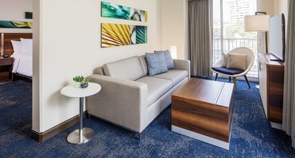 Hilton Garden Inn Waikiki Beach Room Type - 1 KG 1 BDRM SUITE CITYVIEW