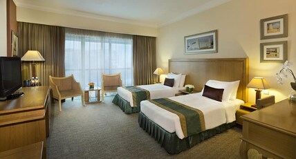 DoubleTree by Hilton Dubai Port Saeed Room Type - Premium Twin Room