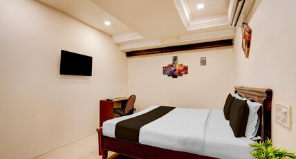 Hotel O Benz Circle Vijaywada Formerly Akshaya Pride Room Type - Deluxe