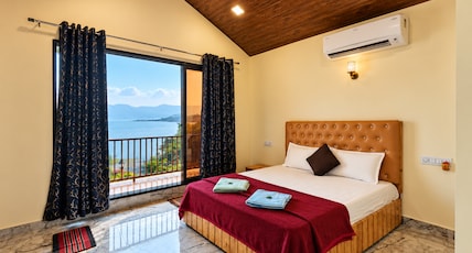 VIKAS BOAT CLUB Room Type - Luxury Room with Lakeview VIKAS BOAT CLUB Room Type - Luxury Room with Lakeview