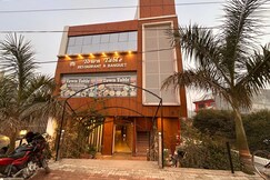 Town Table Restaurant Banquet & Hotel