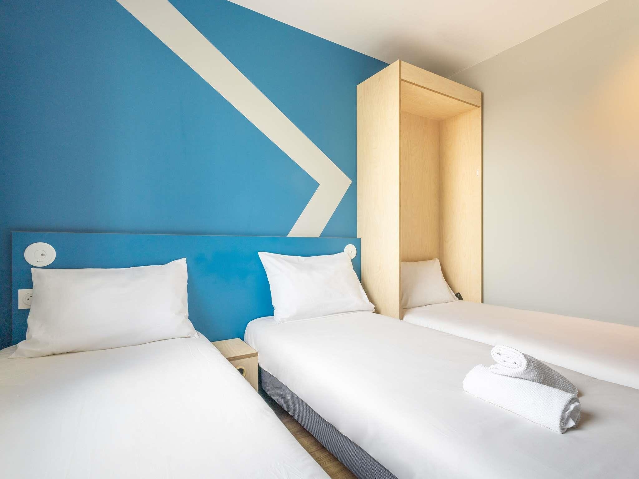ibis budget Nanterre La D - Tap to explore photos