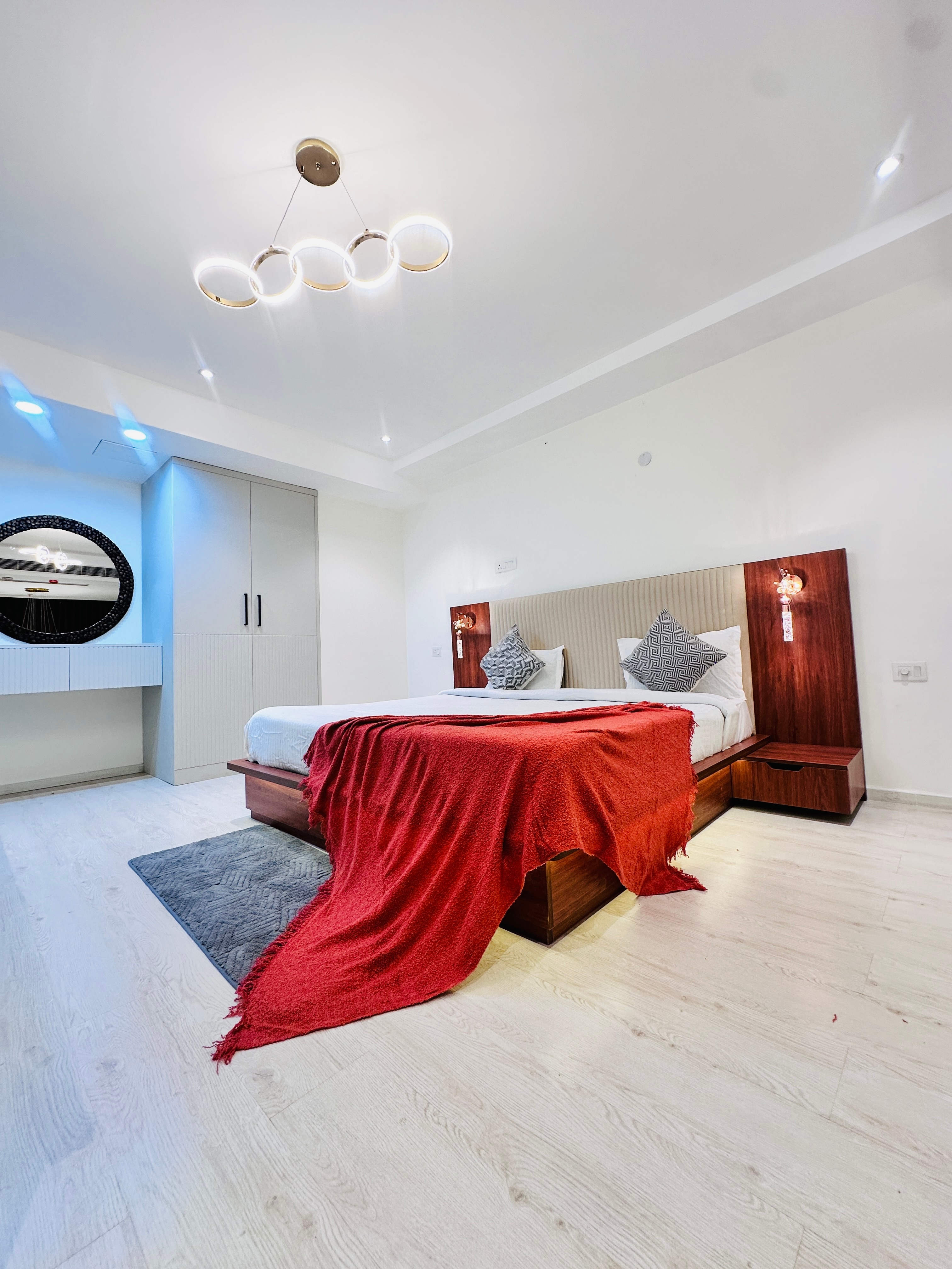 Thehrav Malkin Loft with Jacuzzi M3M Corner walk - Tap to explore photos