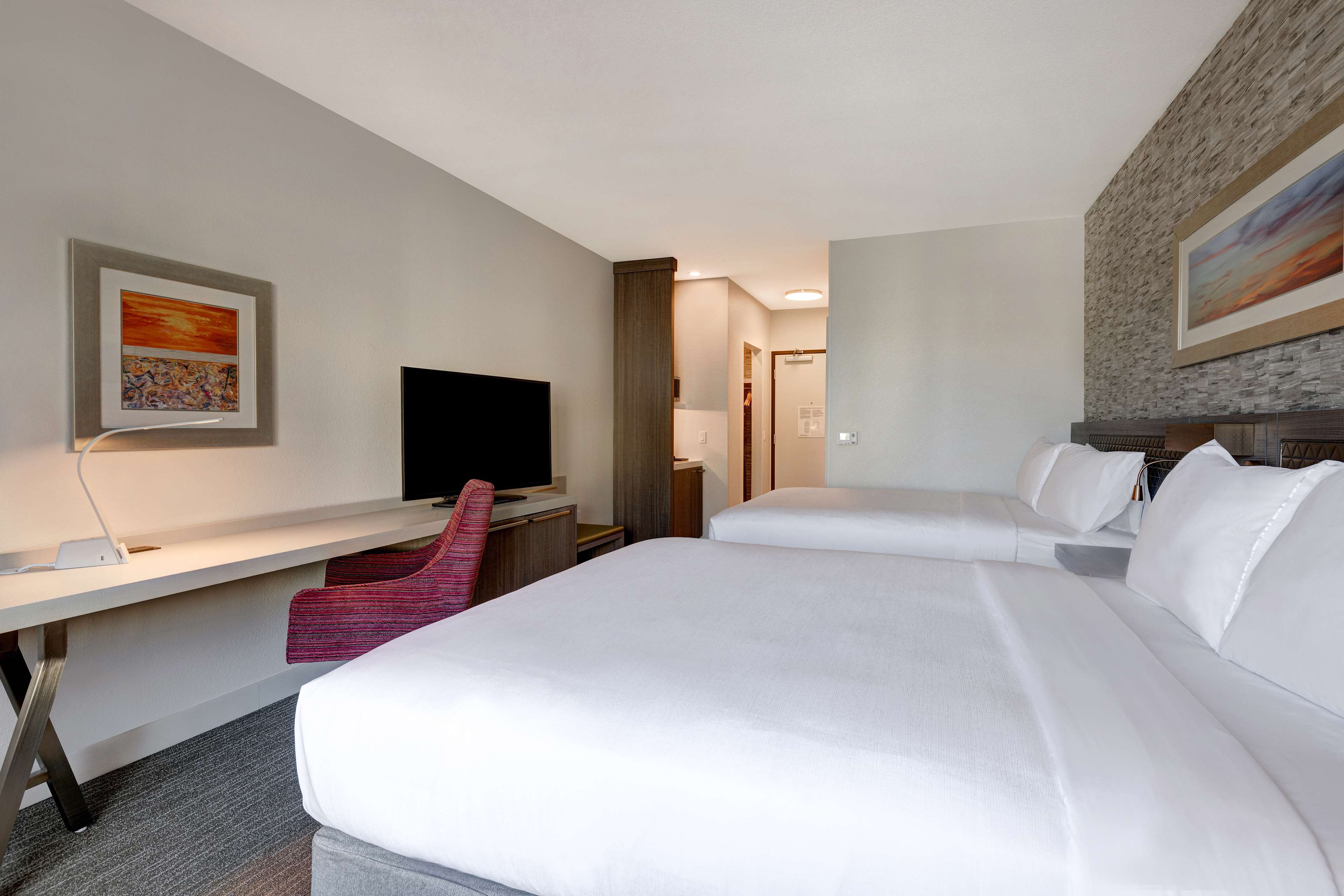 Hilton Garden Inn Temecula - Tap to explore photos