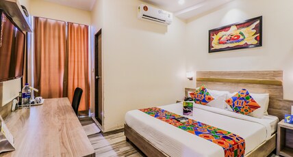 FabHotel Aksa International Room Type - Premium Room