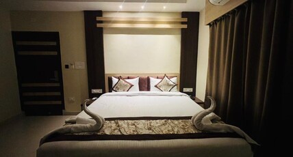 Hotel Pragati Palace Room Type - Deluxe Room