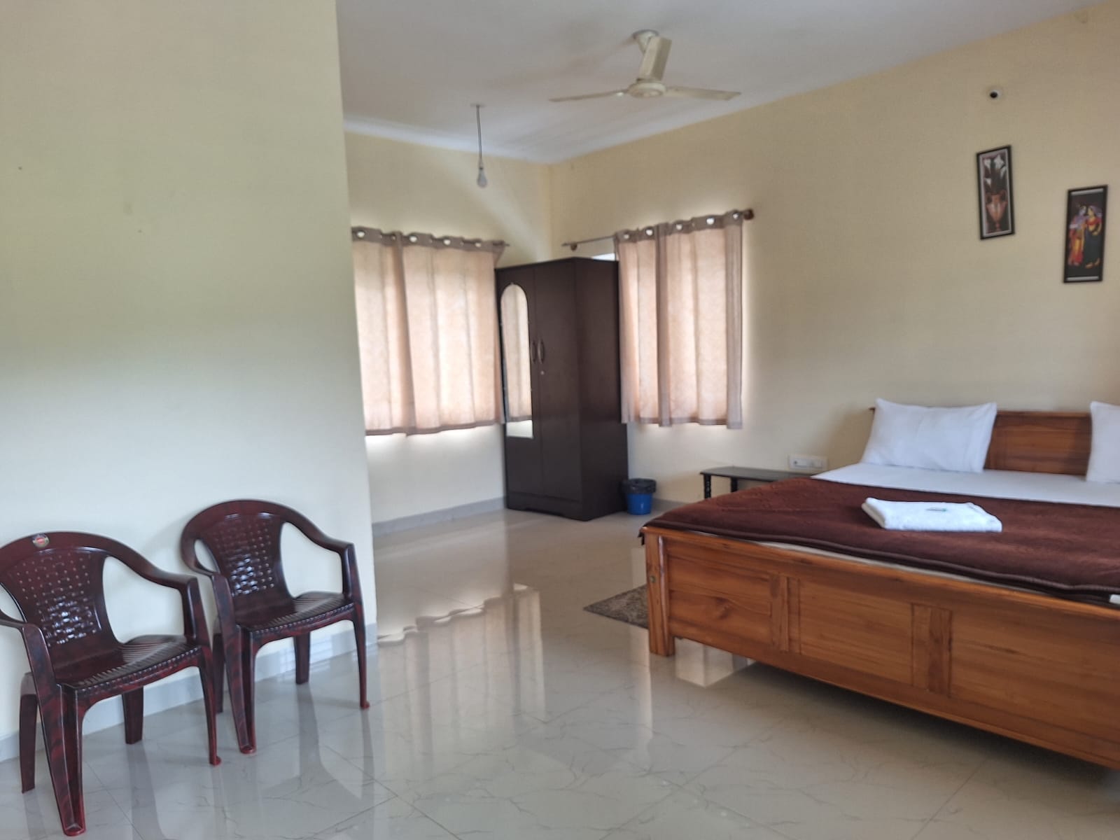 LexStays at Anughraha Home Coonoor - Tap to explore photos