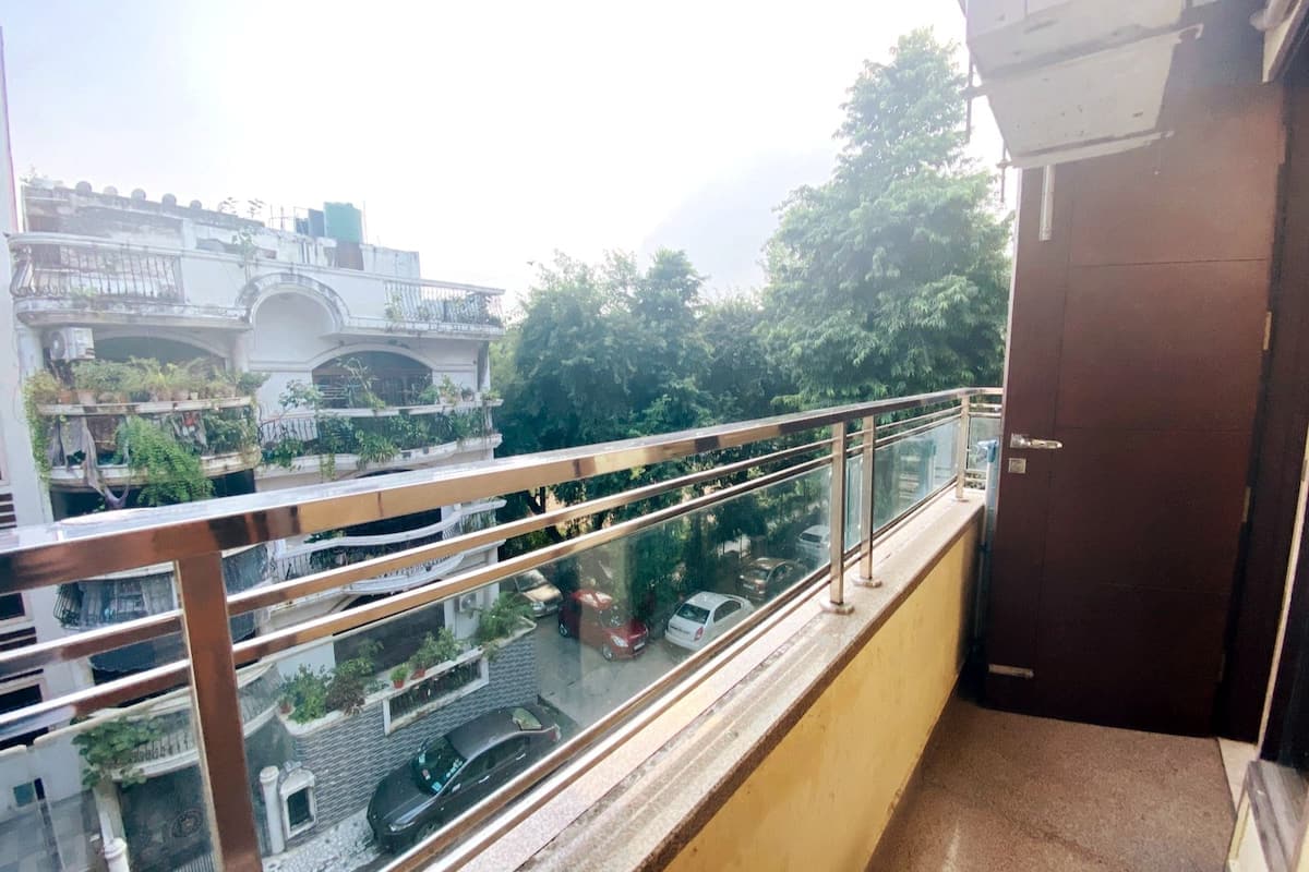 BluO 1BHK Select Citywalk MAX Saket, Balcony Lift - Tap to explore photos