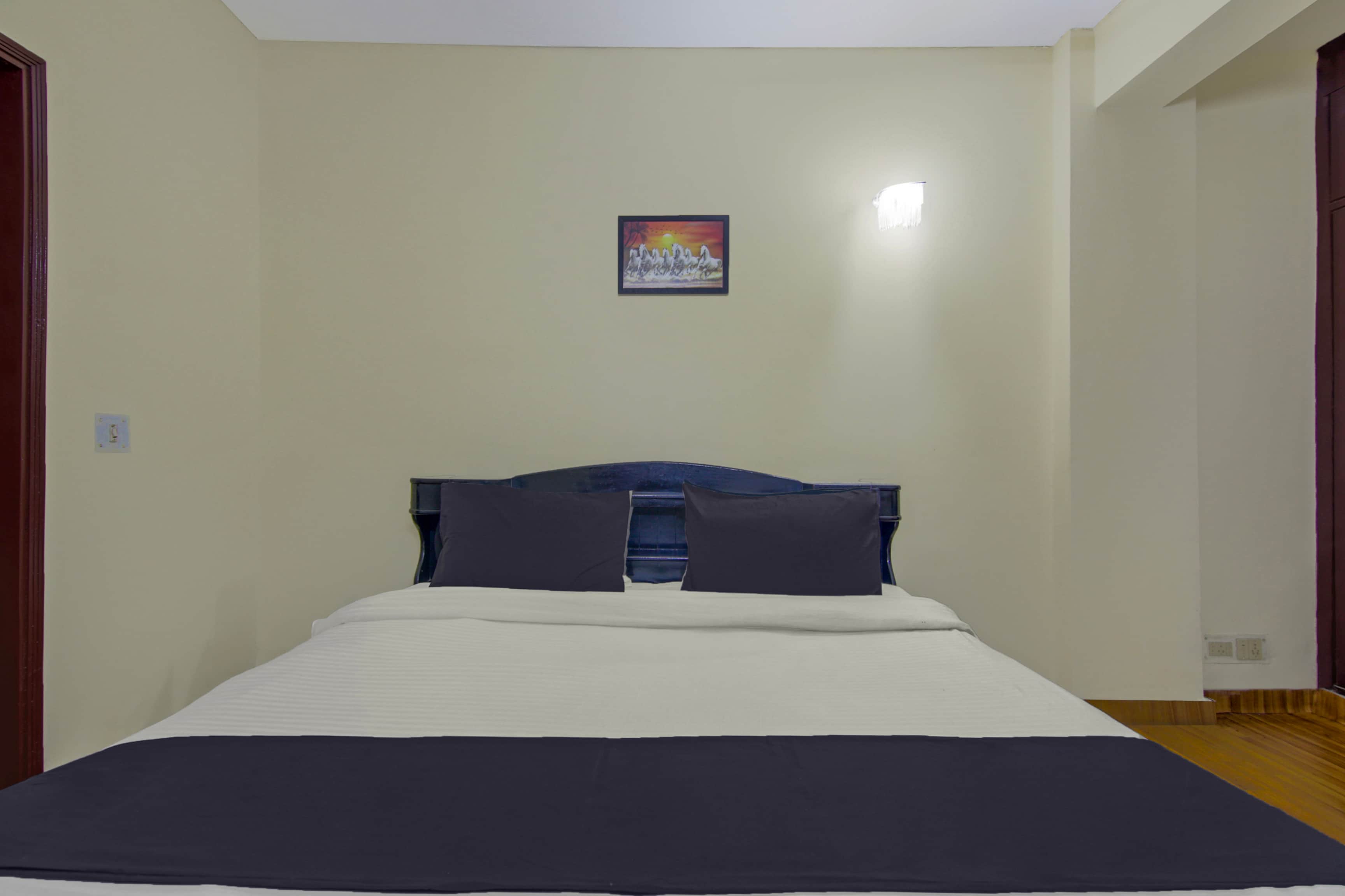 Hotel O Malhotra BnB - Tap to explore photos