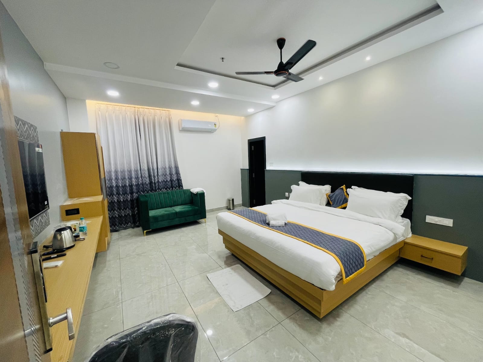 Subbayya Inn - Tap to explore photos