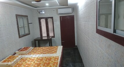 Lawrence lodge Room Type - AC Double bed
