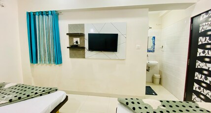 HOTEL GURUKRIPA INN Room Type - Deluxe room