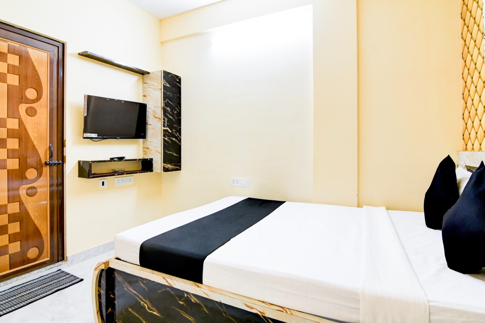Shivam Inn Residency near Acropolis Mall - Tap to explore photos