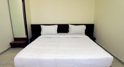 HOTEL BLACKWOOD Room Type - Deluxe Room