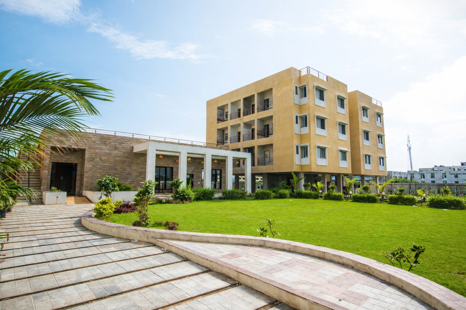 Budget Inn Service Apartments - Tiger Plaza - Tap to explore photos