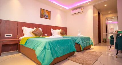 J60 Suites Room Type - Luxury Twin Room