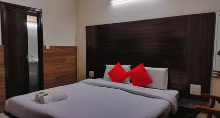 Hotel Royale India Room Type - Deluxe Room (No View)