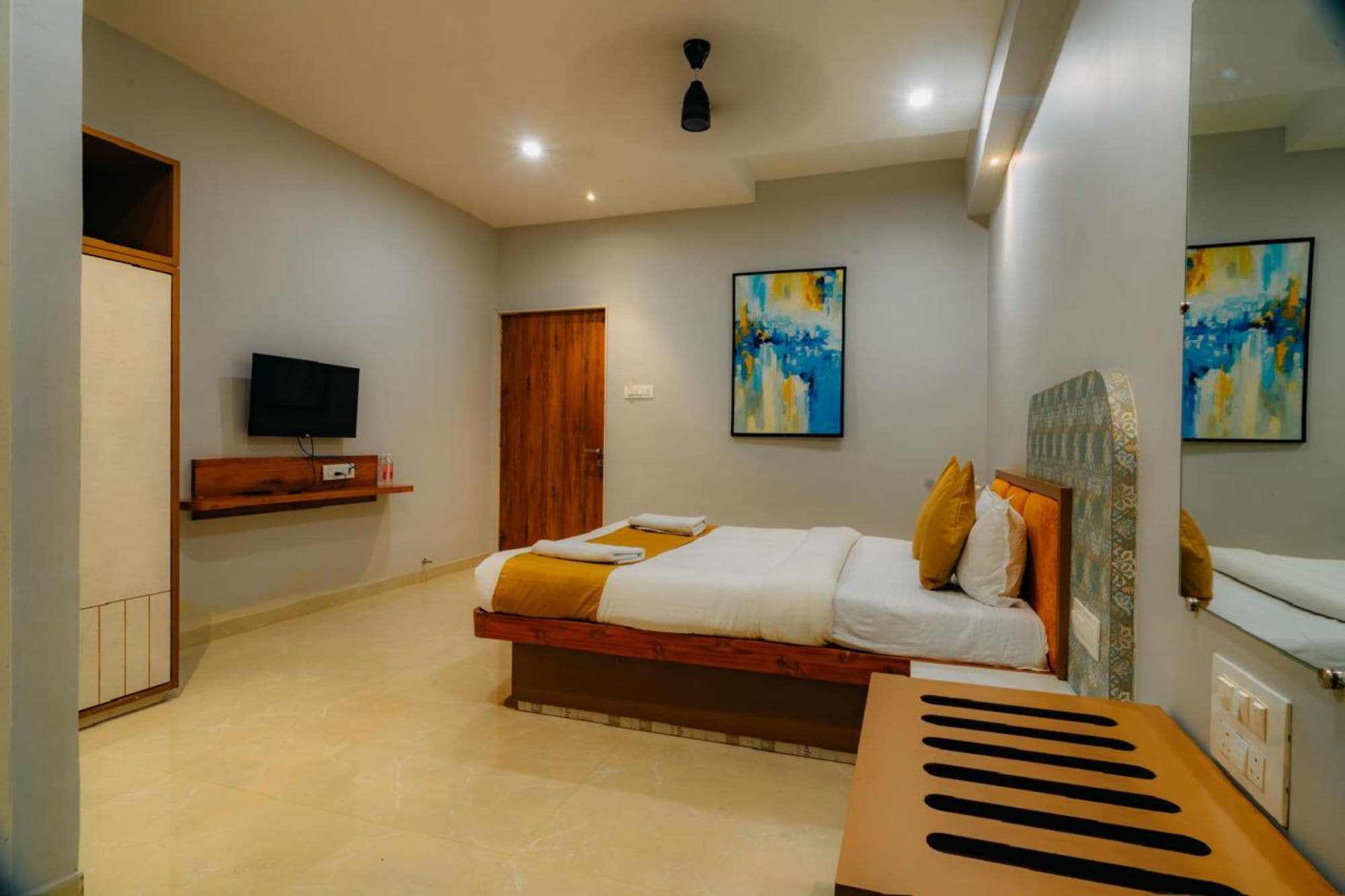 Hotel Jarul Inn Karad - Tap to explore photos