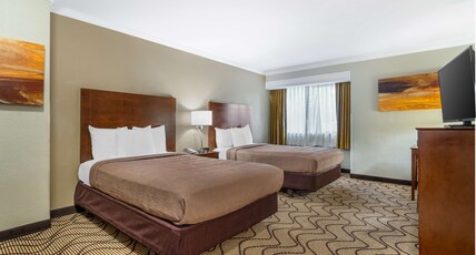 BEST WESTERN JOHN MUIR Room Type - 2 Double Beds, Mobility Accessible, Communication Assistance, Walk In Shower, Non-Smoking, Full Brea BEST WESTERN JOHN MUIR Room Type - 2 Double Beds, Mobility Accessible, Communication Assistance, Walk In Shower, Non-Smoking, Full Brea