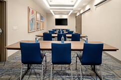 Holiday Inn Express & Suites PALM DESERT - MILLENNIUM